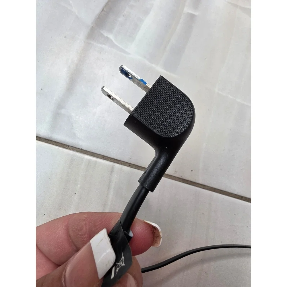Honglin HL-028V 2-Prong Right Angle Power Cord C7 Non-Polarized 7A 125V Black A4